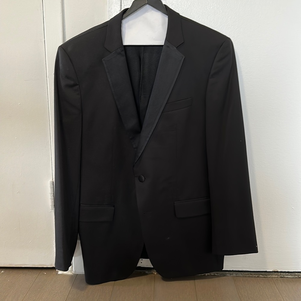 Boss Hugo Boss Men’s Tuxedo Jacket. size 42 Regular